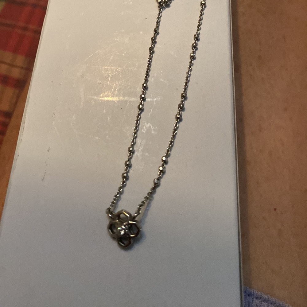 Kendra Scott flower pendant necklace